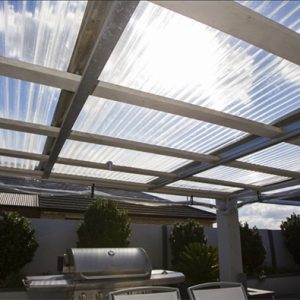 Tấm lợp polycarbonate sóng Quadalite có tỷ lệ truyền sáng tốt